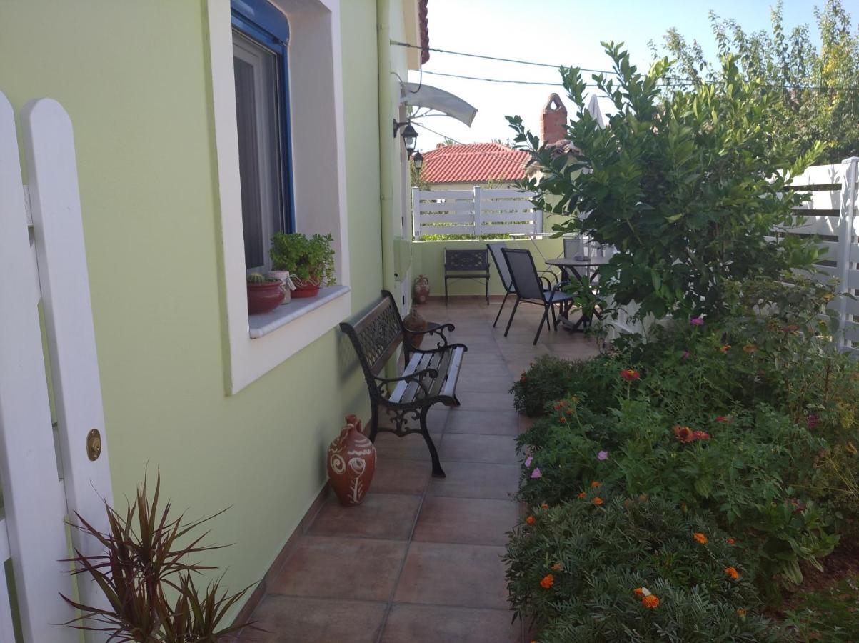 Granny'S Home Roussopoulio Екстериор снимка