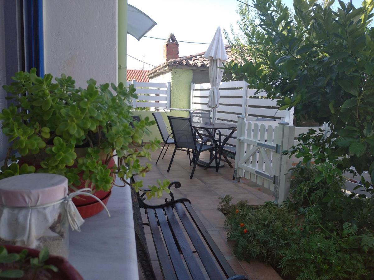 Granny'S Home Roussopoulio Екстериор снимка