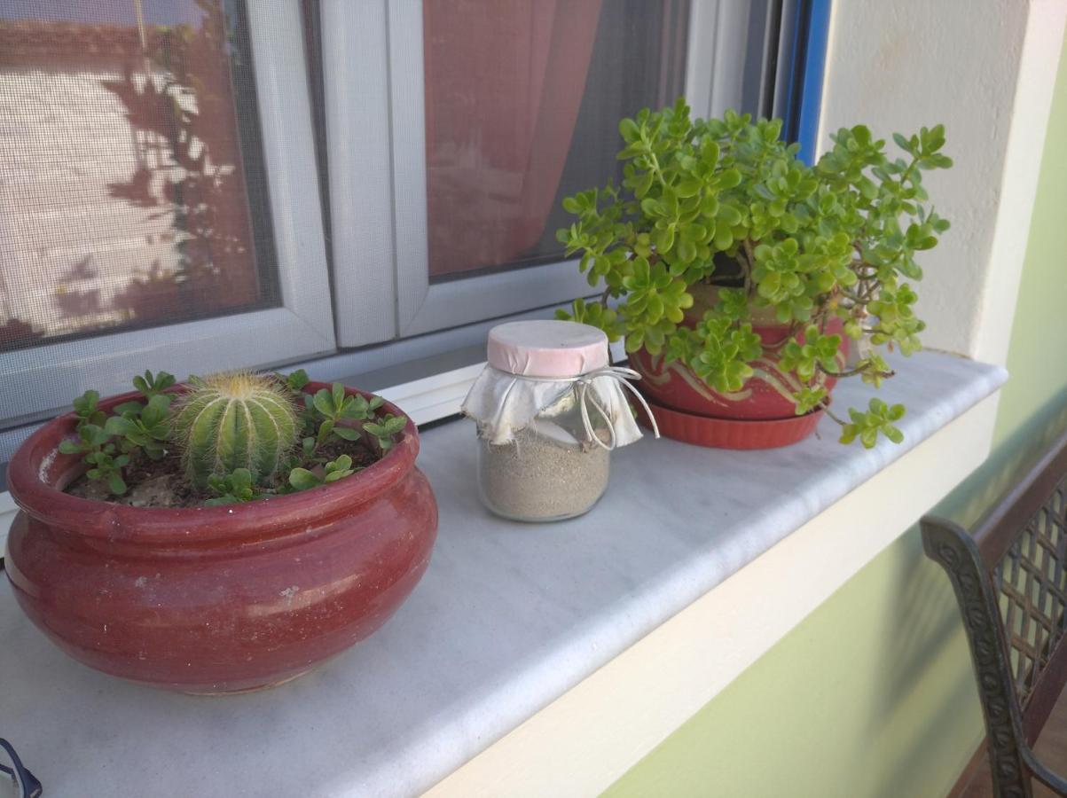 Granny'S Home Roussopoulio Екстериор снимка