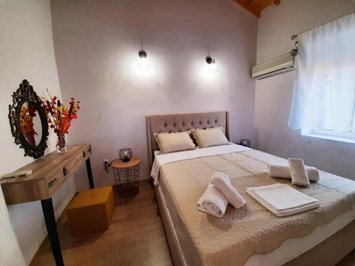 Granny'S Home Roussopoulio Екстериор снимка