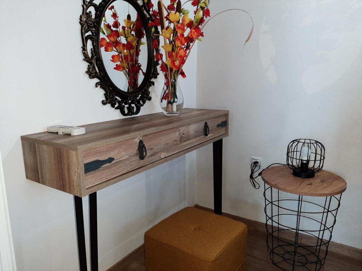 Granny'S Home Roussopoulio Екстериор снимка
