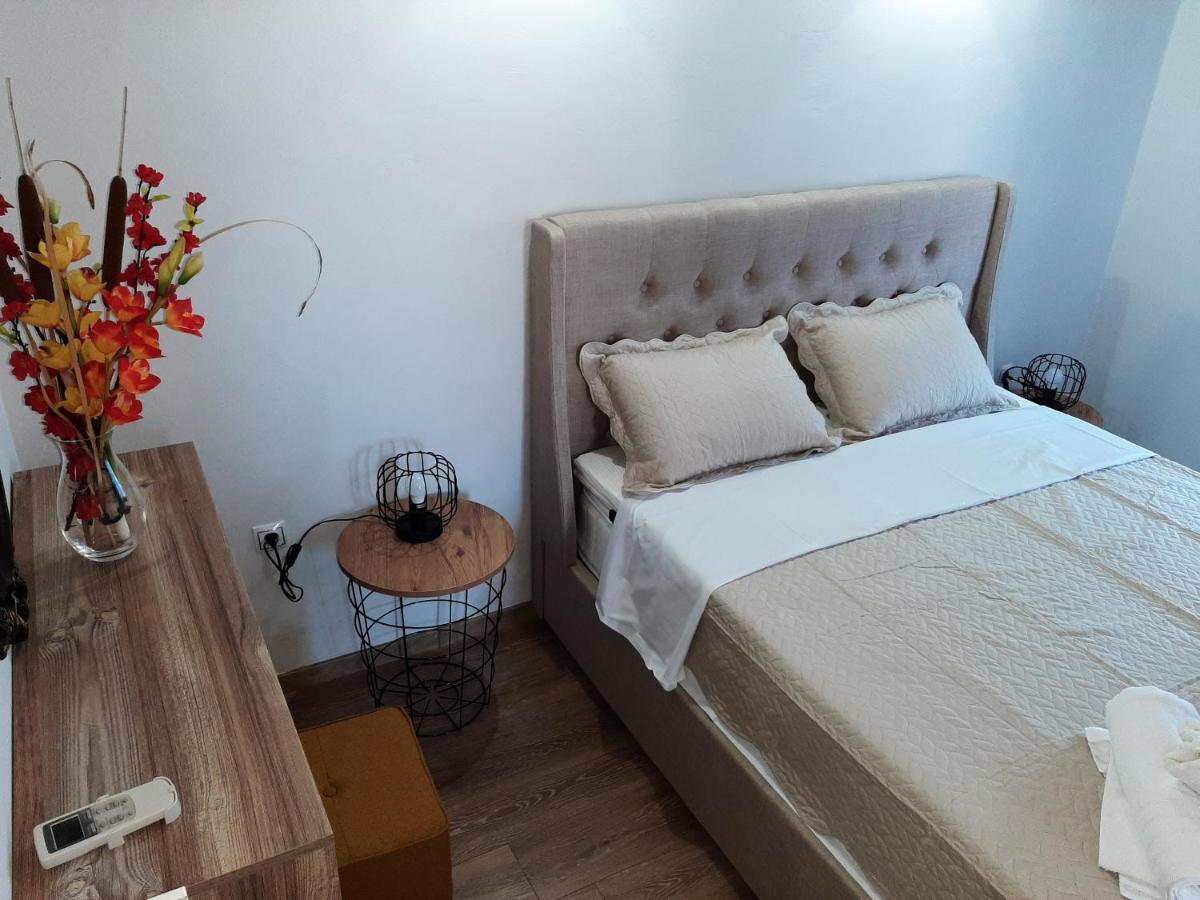 Granny'S Home Roussopoulio Екстериор снимка