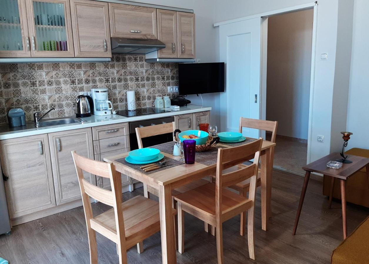 Granny'S Home Roussopoulio Екстериор снимка