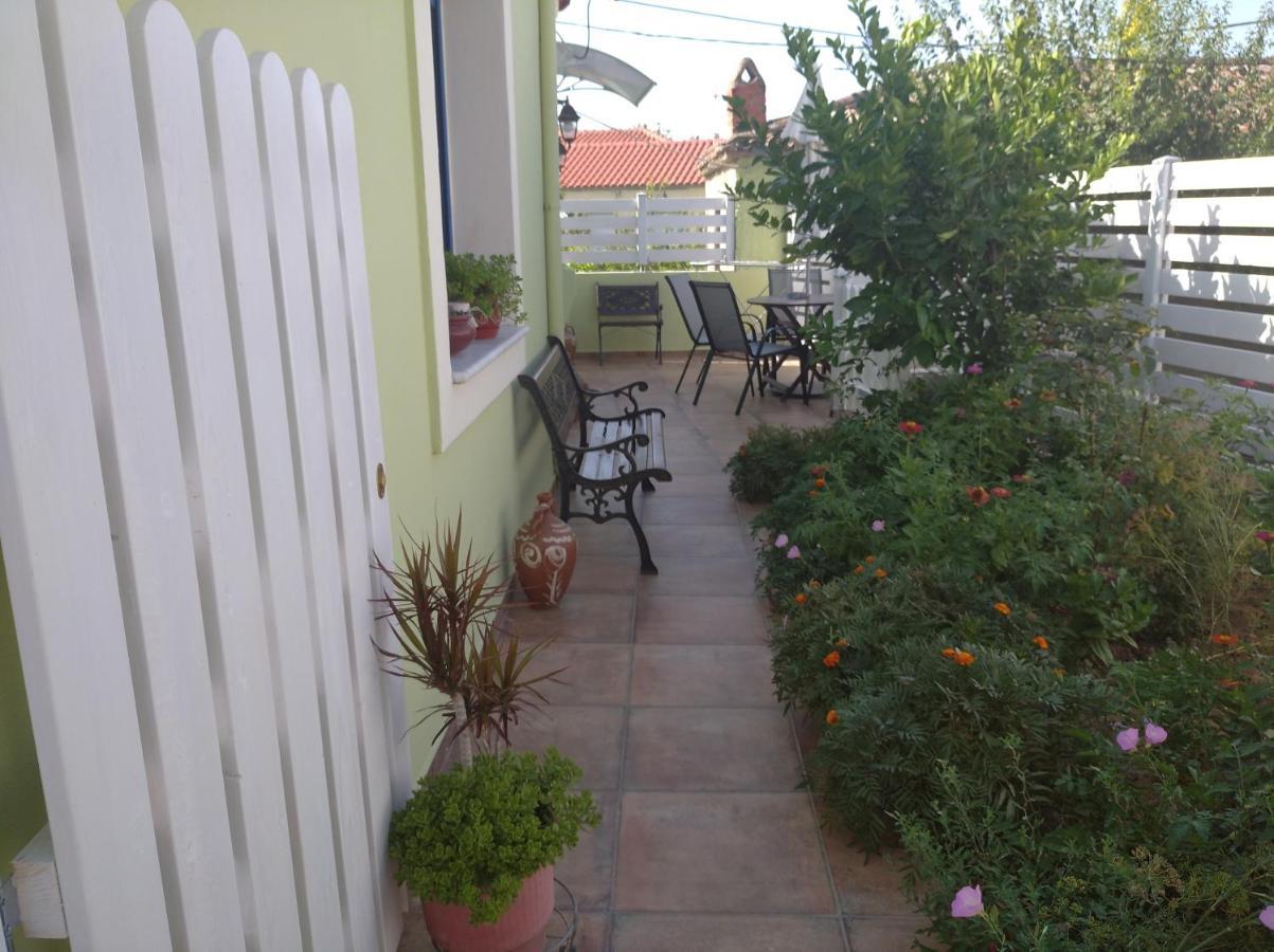 Granny'S Home Roussopoulio Екстериор снимка