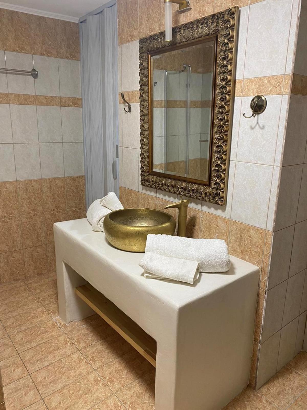 Granny'S Home Roussopoulio Екстериор снимка